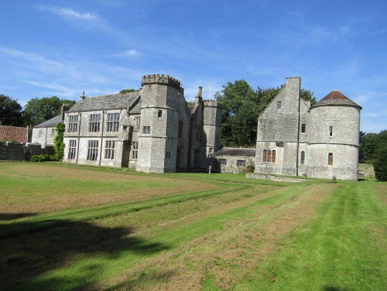 Wolfeton House